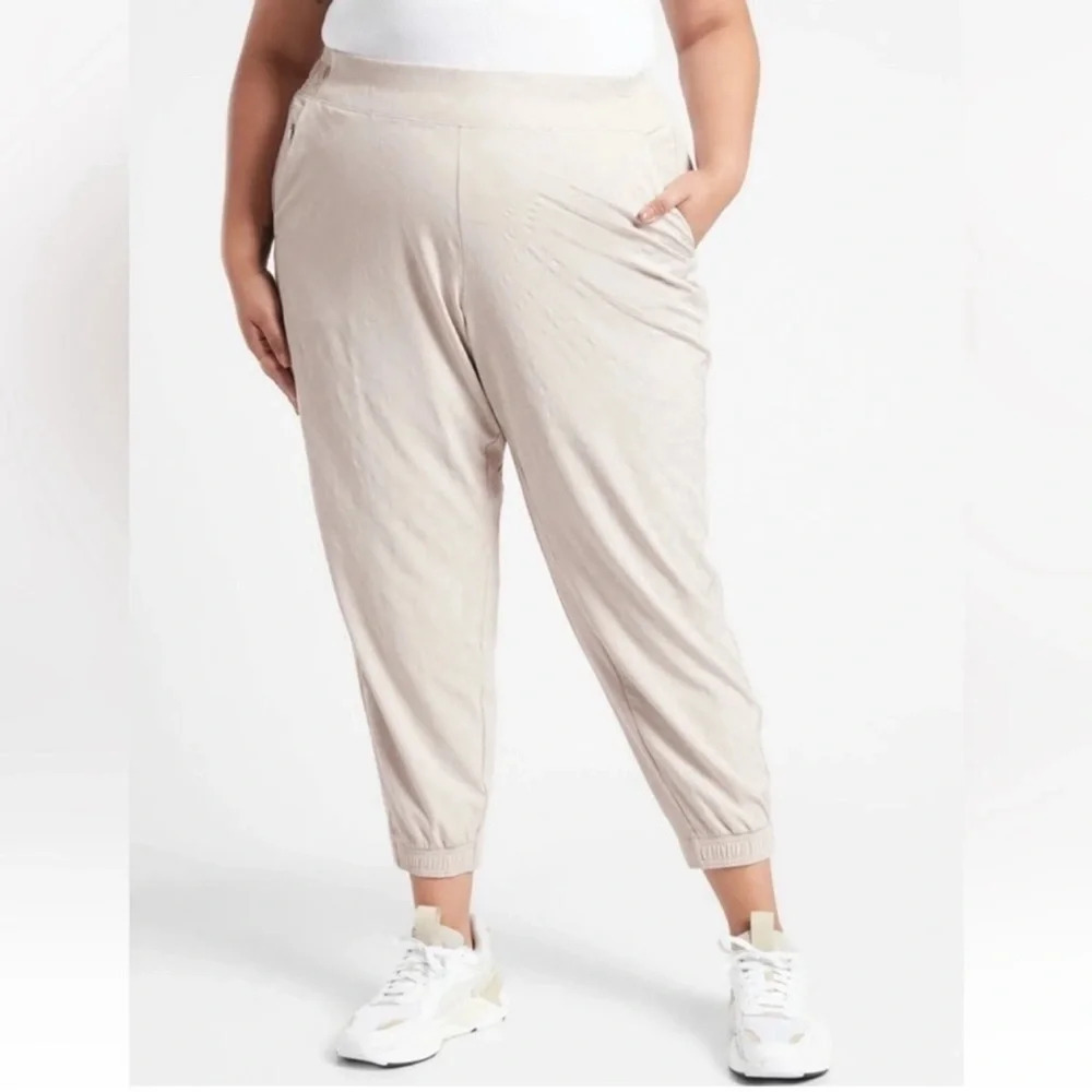 Athleta Brooklyn Textured Jogger Size 24 Beige
Leopard Print Travel Abalone Grey